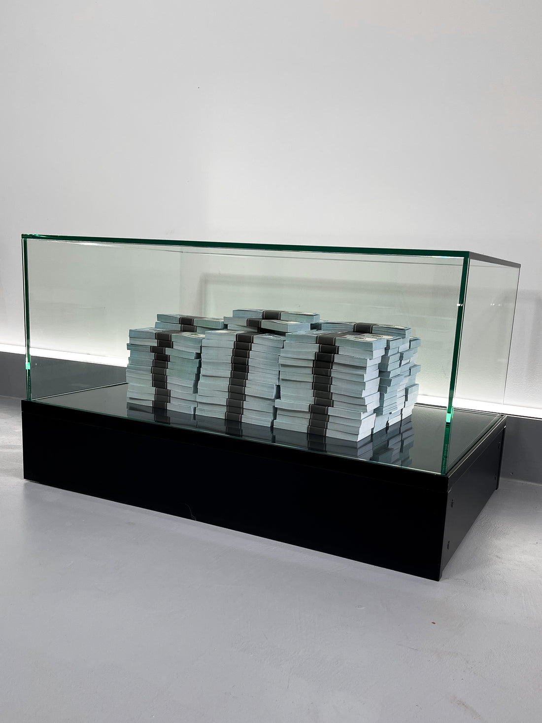 Infinite Money Table - USD - Apart studio