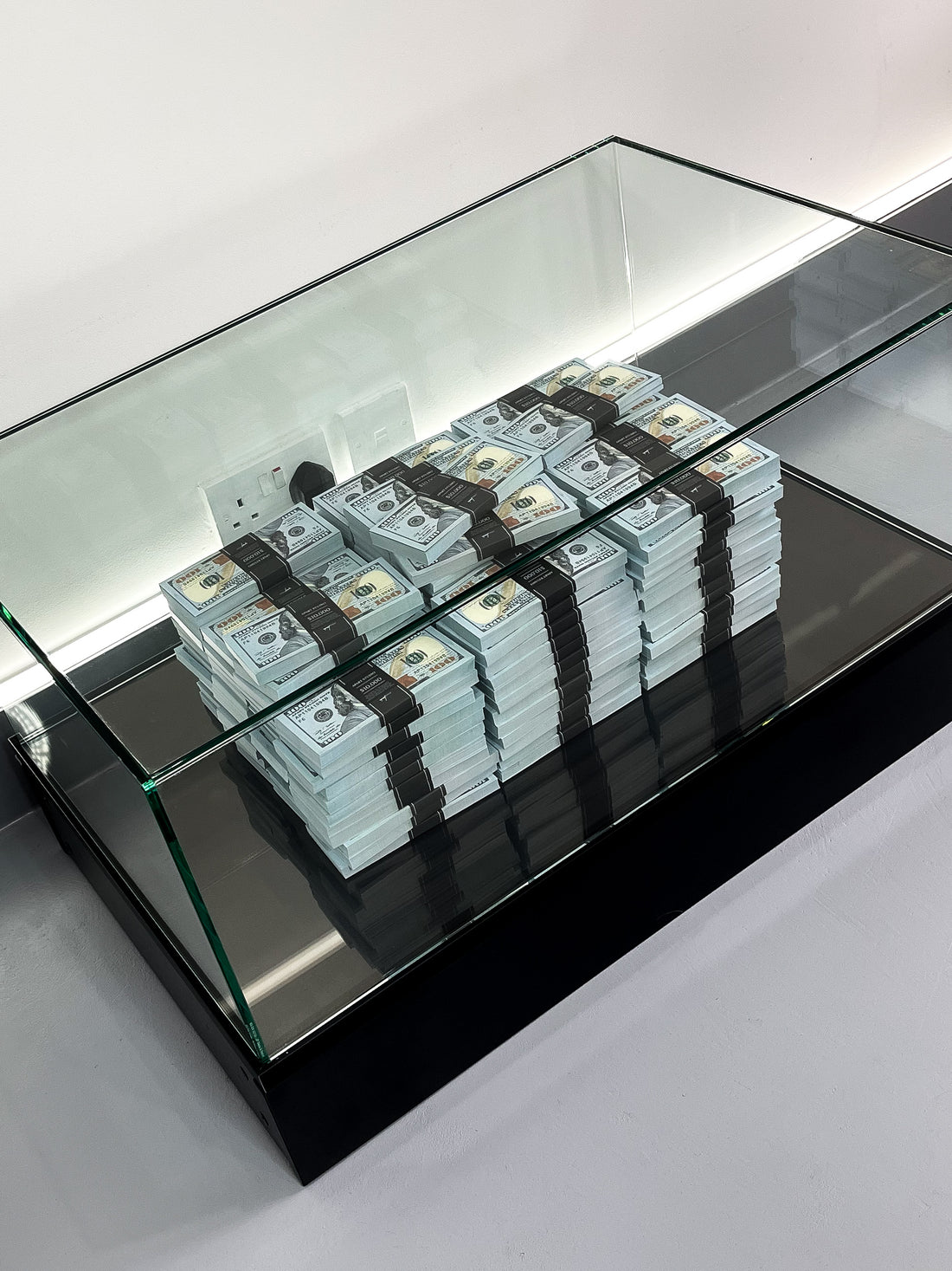 Infinite Money Table - USD - Apart studio