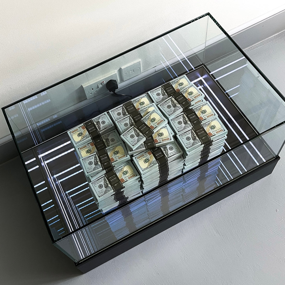 Infinite Money Table - USD - Apart studio