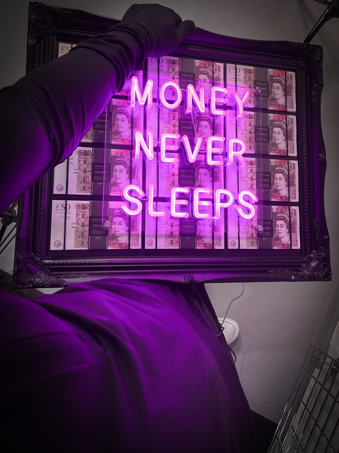 Money Never Sleeps V1 LED frame - GBP - Apart studio